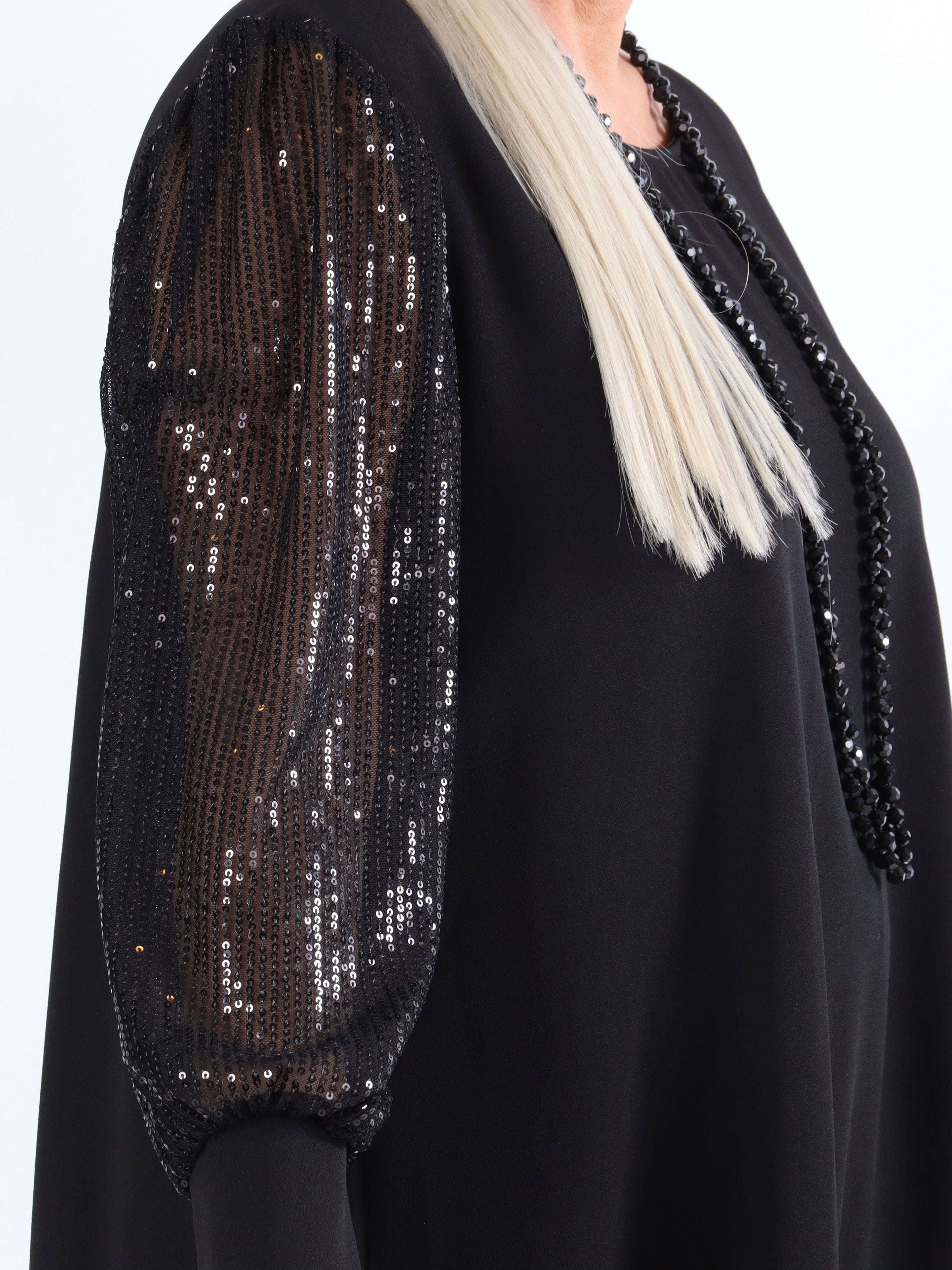 Djamila - Plus size klänning med paljettärmar